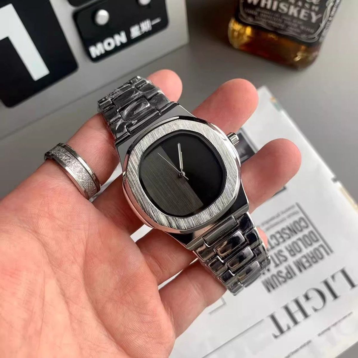Custom Logo Men's Quartz Watch - Luxury Quartz Watch Brands review and price